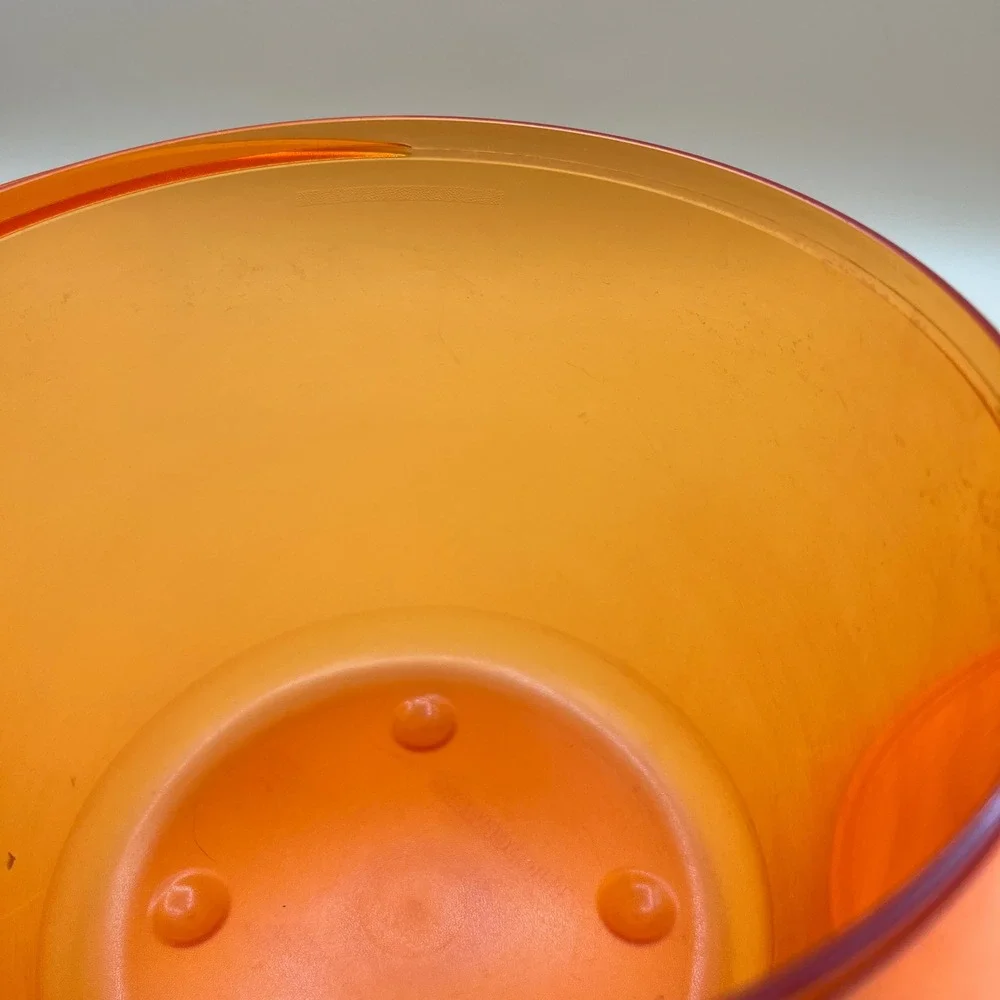 Tupperware Rock N Serve 3.5 Qt Orange Round Microwave Reheatable Bowl with Lid